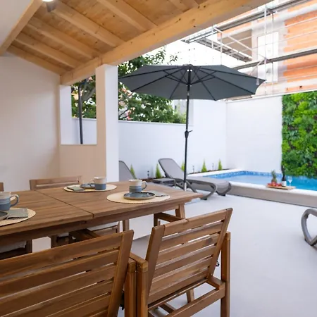 88 - Private Heated Pool Apartament