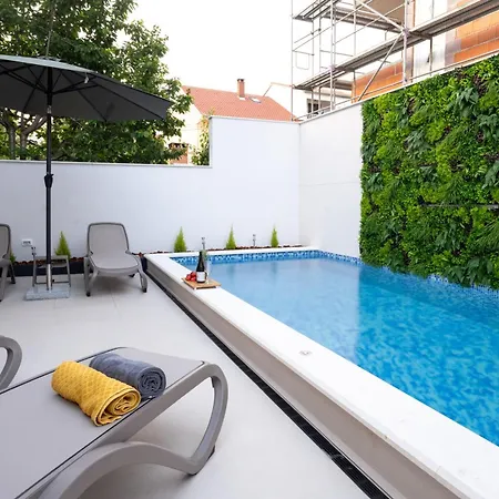 88 - Private Heated Pool Zadar