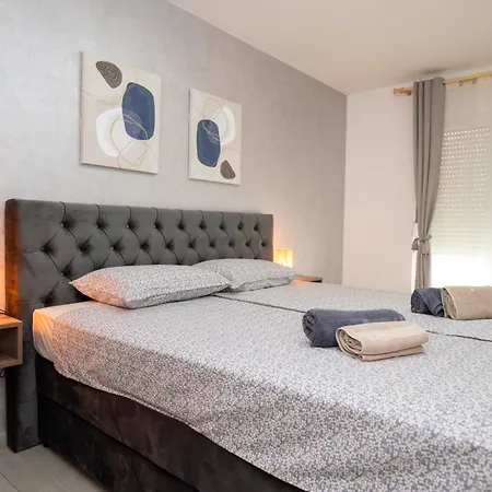 88 - Private Heated Pool Apartament Zadar